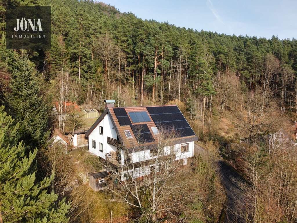 Immobilie in Weißenbrunn - Großzügiges Wohnhaus in idyllischer Lage, vielseitig nutzbar mit Ausbaupotenzial im Untergeschoss - Bild 2