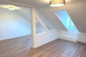 2ZKB Dachgeschosswohnung renoviert