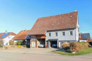 Handwerker aufgepasst!: Höchstes Ausbaupotenzial mit Scheune, Garagen und Grundstück – Rottweil (Kreis) – Vorschaubild 1