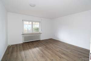 Einziehen & Wohlfühlen – großzügiges Einfamilienhaus 
mit Garten, ideal für Familie, Großfamilie &  – Rosenstraße 2, 91086 Aurachtal – Vorschaubild 6