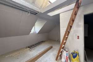 Modernisierte Dachgeschosswohnung mit neuer Einbauküche in top Lage!