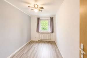 Charmante 4-Zimmer-Wohnung mit großem Ruhe-Balkon in Feldmoching-Hasenbergl – Die vollständige Adresse der Immobilie erhältst du vom Anbieter., 80933 Lerchenau-Ost, München – Vorschaubild 8