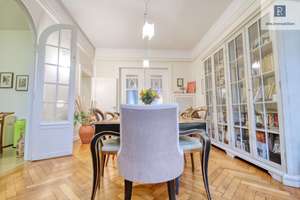 Düsseldorf Zooviertel // Gehobenes Wohnen im Altbau in großzügigen Räumlichkeiten