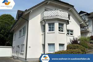 VR Immo: Siegen-Seelbach, gut geschnittene 3-ZKB- Dachgeschosswohnung mit Garage in Aussichtslage!