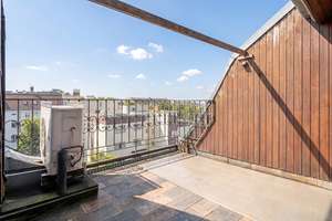 Weitläufige Dachgeschosswohnung mit Galerie, Dachterrasse und viel Potenzial – Die vollständige Adresse der Immobilie erhältst du vom Anbieter., 10557 Moabit, Berlin – Vorschaubild 3