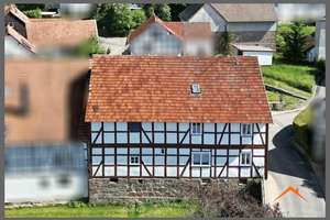 Charmantes Wohnhaus mit Nebengebäude – Die vollständige Adresse der Immobilie erhältst du vom Anbieter., 34593 Knüllwald – Vorschaubild 2