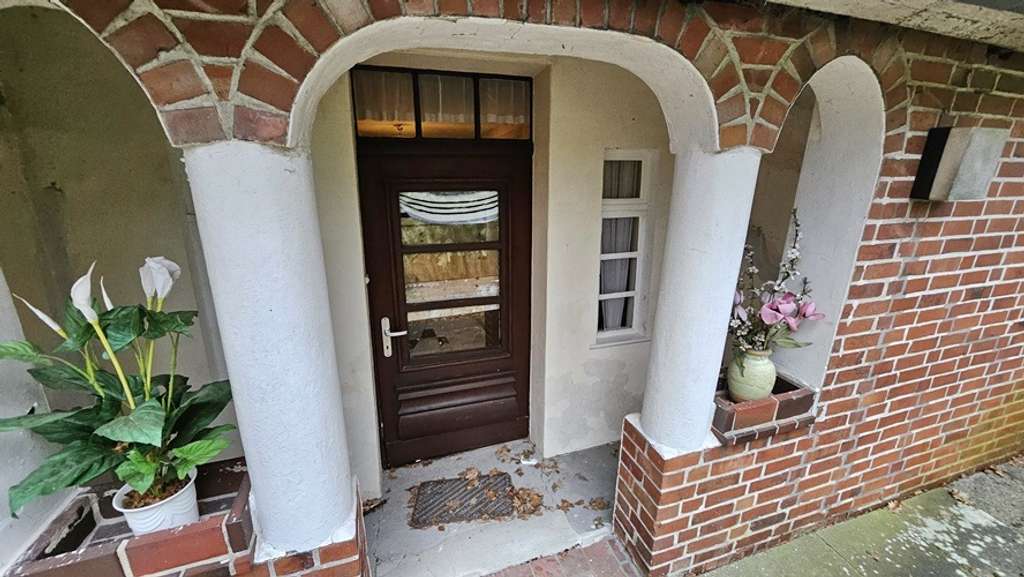 Immobilie in Gnarrenburg - immo-schramm.de: Reizvoll zurückgelegen: Bauernhaus und Grünland - Bild 2