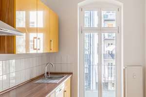 Ruhig gelegene Altbauwohnung mit Balkon im Helmholtzkiez – 10437 Prenzlauer Berg, Berlin – Vorschaubild 3