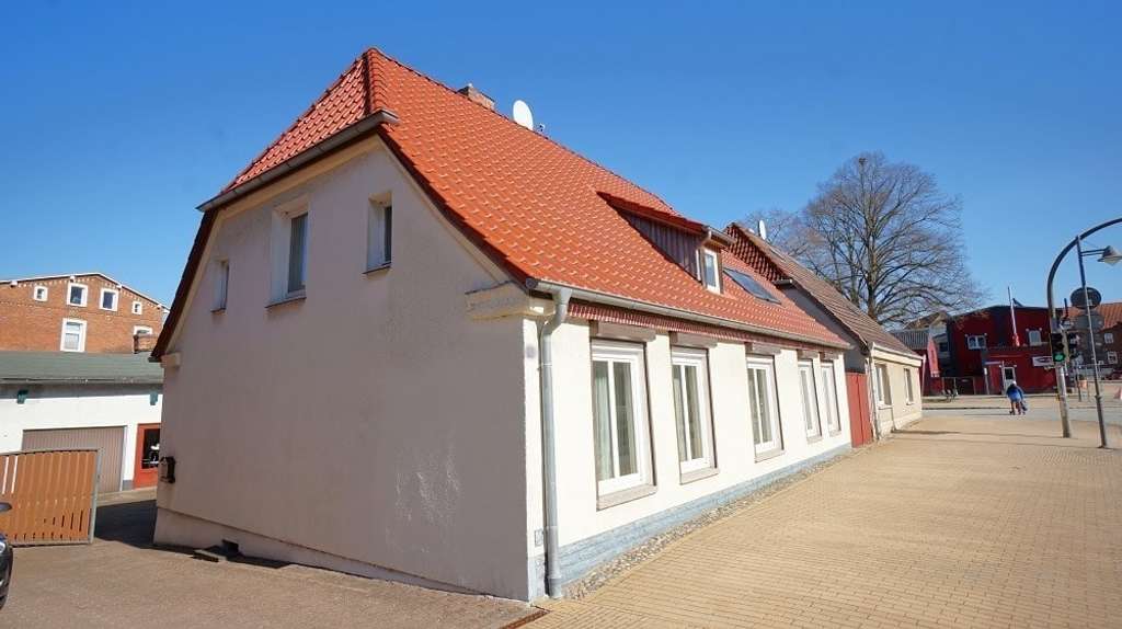 Immobilie in Glasin - Kleine Oase inmitten der Kleinstadt - Bild 2