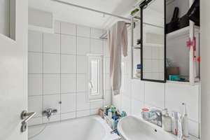 Attraktive 2-Zimmer-Wohnung im 3. OG in Düsseldorf – ideal für Eigennutzer oder Kapitalanleger – Die vollständige Adresse der Immobilie erhältst du vom Anbieter., 40227 Oberbilk, Düsseldorf – Vorschaubild 5