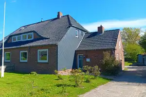 Sanierte DHH in super Lage in Süderlügum. Grosses Gr.stück. – Nordfriesland (Kreis) – Vorschaubild 1