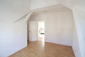Bezugsfrei nahe FU Berlin: helle 2-Zimmer-Dachgeschosswohnung am Breitenbachplatz – Die vollständige Adresse der Immobilie erhältst du vom Anbieter., 12163 Steglitz, Berlin – Vorschaubild 10