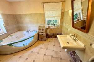 Kirchrode: 
Mediterrane Stadtvilla mit Pool auf einem Traumgrundstück – Die vollständige Adresse der Immobilie erhältst du vom Anbieter., 30559 Kirchrode, Hannover – Vorschaubild 33