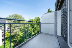 Ottensen! Dachgeschoß,, Balkon  top Zustand Energiewert B, Einbauküche, Provisionsfrei