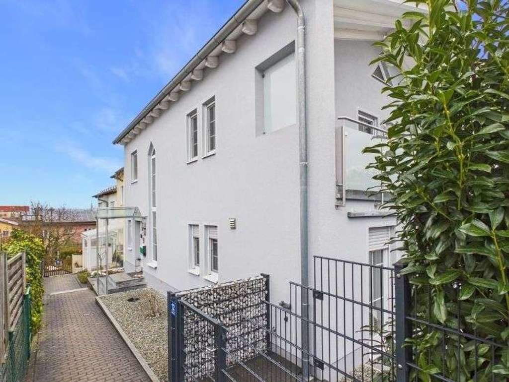 Immobilie in Obertraubling - Moderne Doppelhaushälfte mit Einliegerwohnung in Obertraubling zum Kauf - Bild 1