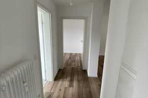 Sonnenverwöhnte sanierte 2-Zimmerwohnung mit KFZ-Stellplatz – Wiesbaden – Vorschaubild 4