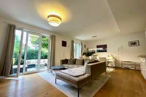 E & Co. - Loftige und exklusive 2-Zimmer EG-Wohnung mit hochwertiger Einbauküche und Süd-Terrasse – Die vollständige Adresse der Immobilie erhältst du vom Anbieter., 81927 Englschalking, München – Vorschaubild 1