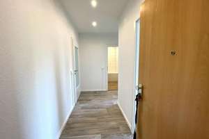 Gemütliche 4-Raumwohnung in grüner und gut angebundener Lage – Dr.-Salvador-Allende-Straße 138, 9119 Kappel, Chemnitz – Vorschaubild 2