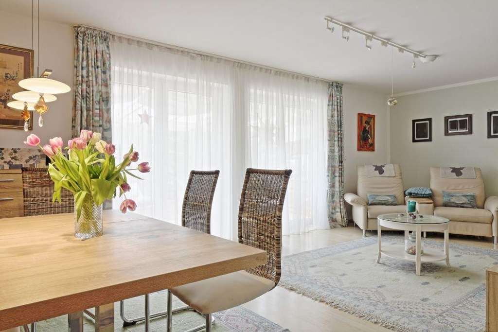 Immobilie in Albaching - Großzügiges Einfamilienhaus (einseitig angebaut) mit außergewöhnlich viel Platz - Bild 1