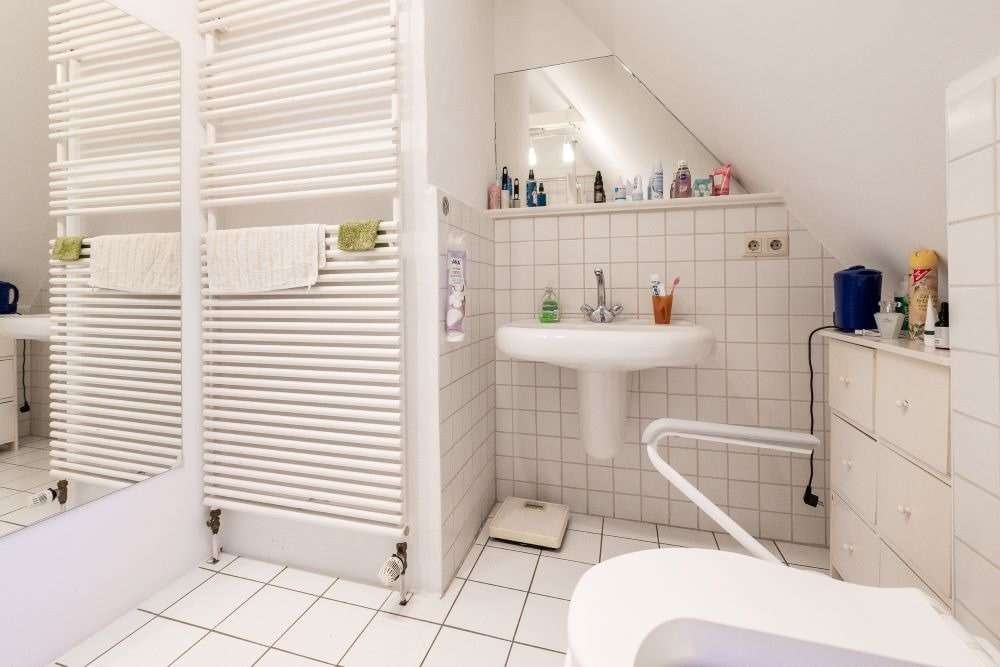 Immobilie in Niebüll - Baudenkmal - Bauernhaus unter Reet mit Scheune auf einer Warft im Gotteskoog - Bild 10