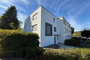 Erstbezug nach Kernsanierung: Großzügiges Familienhaus mit Garten und Garage in Klarenthal