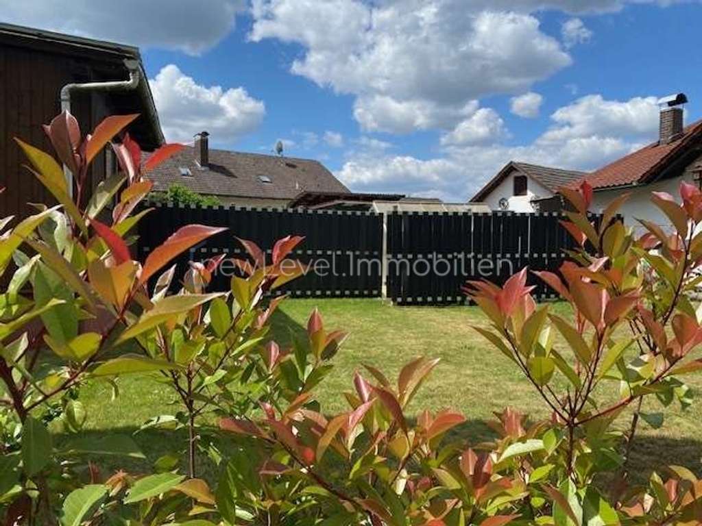 Immobilie in Mariaposching - Super Preis und sofort frei! Großes, teilrenoviertes ZFH mit gr. Garage, Garten, Erbpacht-Grundstück - Bild 2