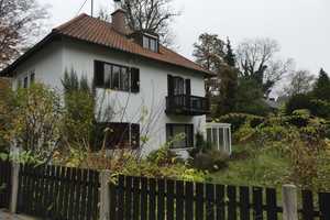 Geräumiges, gepflegtes 9-Raum-Einfamilienhaus in Augsburg Göggingen – Augsburg – Vorschaubild 1