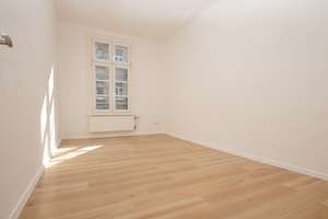 ALTBAUWOHNUNG IN INNENSTADTLAGE! Ca. 107 m² Wfl, 4 Zimmer, 3 Schlafzimmer, 1 Badezimmer und Garage. – Die vollständige Adresse der Immobilie erhältst du vom Anbieter., 65185 Mitte, Wiesbaden – Vorschaubild 8