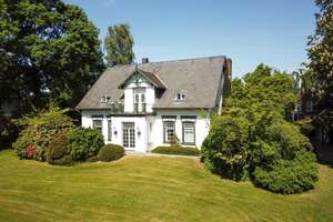 Traditionsreiche Villa mit Charme und Geschichte in Bokholt-Hanredder – Die vollständige Adresse der Immobilie erhältst du vom Anbieter., 25335 Bokholt-Hanredder – Vorschaubild 1
