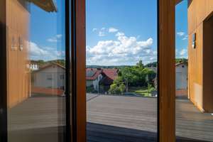 Lichtdurchflutete 2-Zimmer-Wohnung mit bis zu 3,41 m Deckenhöhe, Terrasse und EEK A+ – Fuchsbergstraße 7c, 83104 Tuntenhausen – Vorschaubild 8
