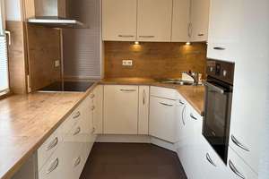 Möblierte Wohnung mit Balkon und Garage