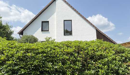 Bild von Großburgwedel: Exzellente Doppelhaushälfte mit Keller, Garten & Garage in Top Lage!