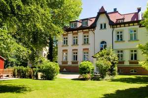 +++ Denkmalgeschützte Jugendstilvilla mit Grünanlage und Stellplätzen in Bestlage +++