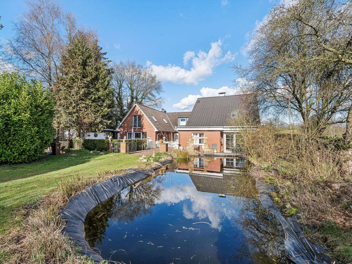 Mehrfamilienhaus: Investmentobjekt mit Ausbaureserve in Blumenthal, Rendsburg Eckernförde Kreis – Bild 1