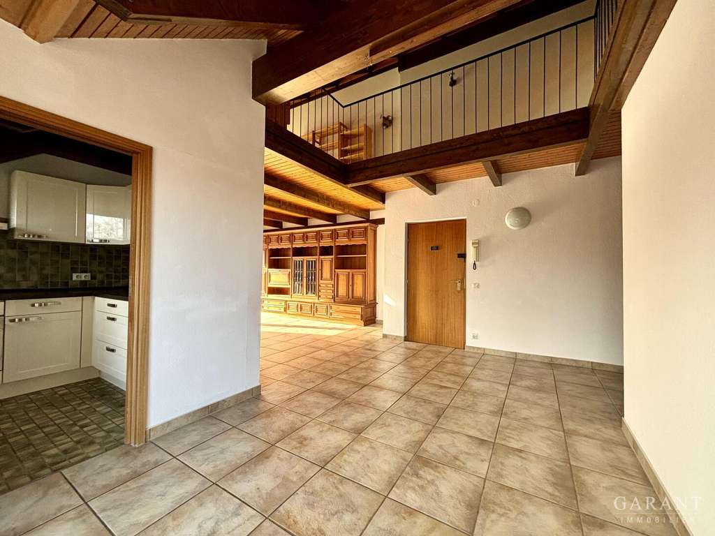 Immobilie in Weil der Stadt - Großzügige 5 Zimmer-Maisonette-Wohnung mit Galerie, Kamin und zwei Balkonen mit herrlichem Ausblick - Bild 0