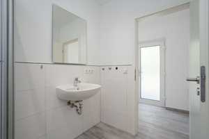Idyllisches Wohnen im Grünen: Moderne Wohnung zur Miete in Bliesdorf, Schashagen – Brodauer Str. 5, 23730 Ostholstein (Kreis) – Vorschaubild 5