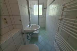 Zum selber gestalten: Unrenovierte 3-Zi.-Whg. mit Balkon und Tageslichtbad in Leherheide im 1. OG – Kurt-Schumacher-Straße 65, 27578 Leherheide-West, Bremerhaven – Vorschaubild 9