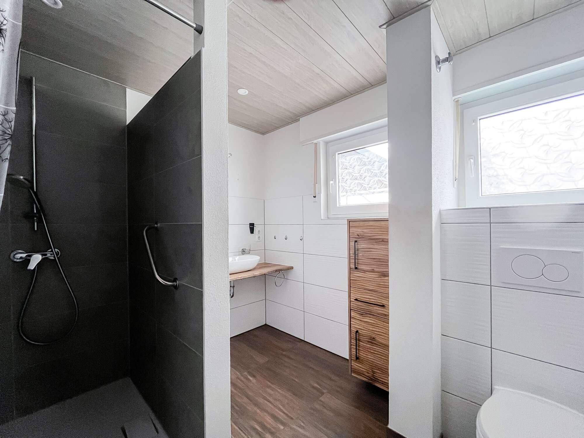 Immobilie in Höpfingen - Wohnen mit Perspektive: Zweifamilienhaus mit Pool, Terrassen und viel Platz für Familie & Zukunft - Bild 5