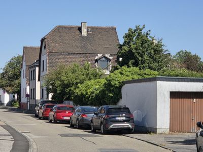 1-2 Familienhaus mit großem Garten