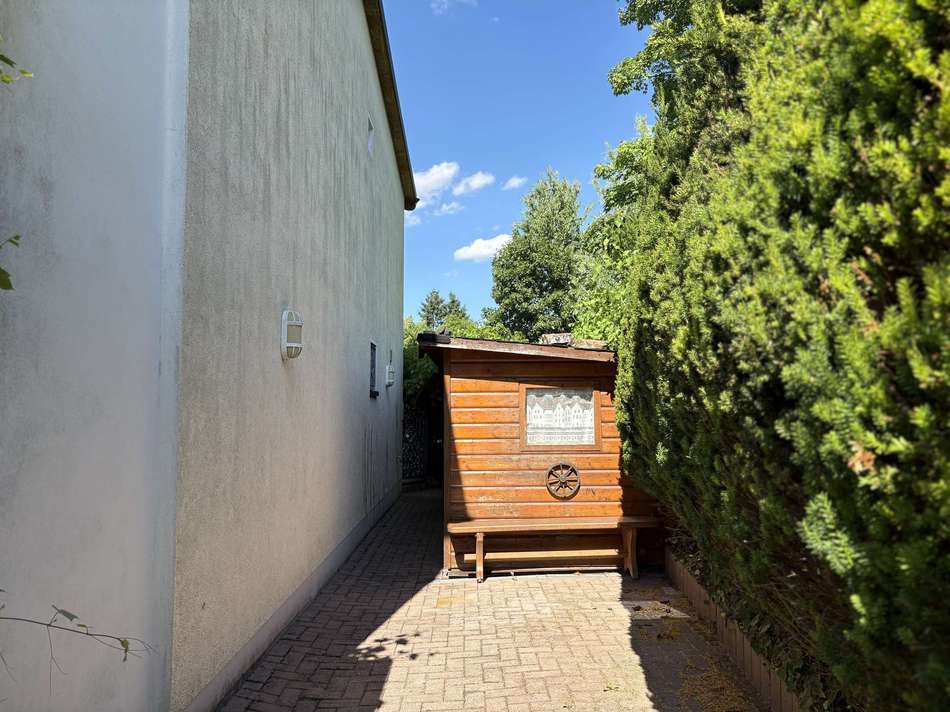 und Gartenhäuschen