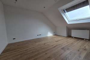 ++TOP komplett neu renovierte 2 ZKB++offene Küche++Einbauküche++Parkettboden++neue Dachfenster – 68219 Rheinau, Mannheim – Vorschaubild 2