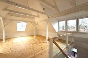 Erstbezug nach Kernsanierung: Loft-Maisonette in exklusiver  3-Parteien-Villa – Groß Flottbek
