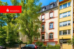 Frankfurt-Westend: Stilvolle 4-Zimmer-Belle-Etage mit Loggia und großem Potenzial