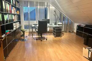 Einfamilienhaus mit 242 m² Wohn-/Nutzfläche in Nürnberg mit separater Einliegerwohnung.