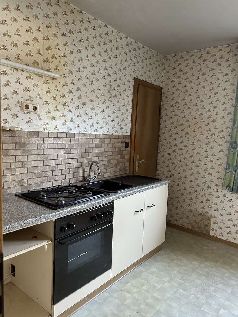 Immobilie in Eschershausen - Geburtshelfer gesucht: Haus braucht helfende Hand - Bild 1