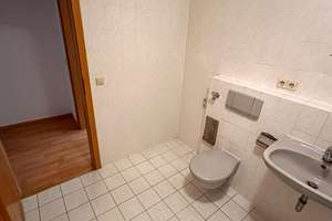 Gemütliche 2-Zimmer-Erdgeschosswohnung mit eigener Terrasse, Wannenbad & TG-Stellplatz in Landsberg – 6188 Landsberg – Vorschaubild 9