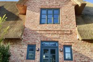 Wenningstedt: Neubau Doppelhaushälfte unter Reet! – Normannenweg 10 a, 25996 Wenningstedt-Braderup (Sylt) – Vorschaubild 3