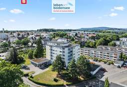 Ansicht Gebäude mit Umgebung
