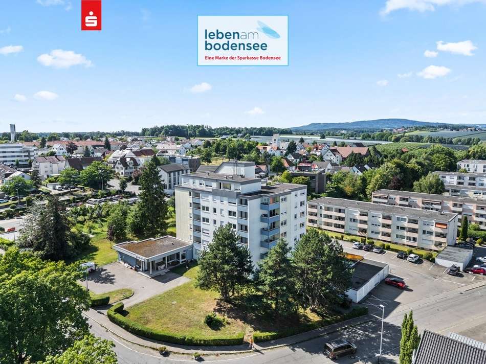Ansicht Gebäude mit Umgebung