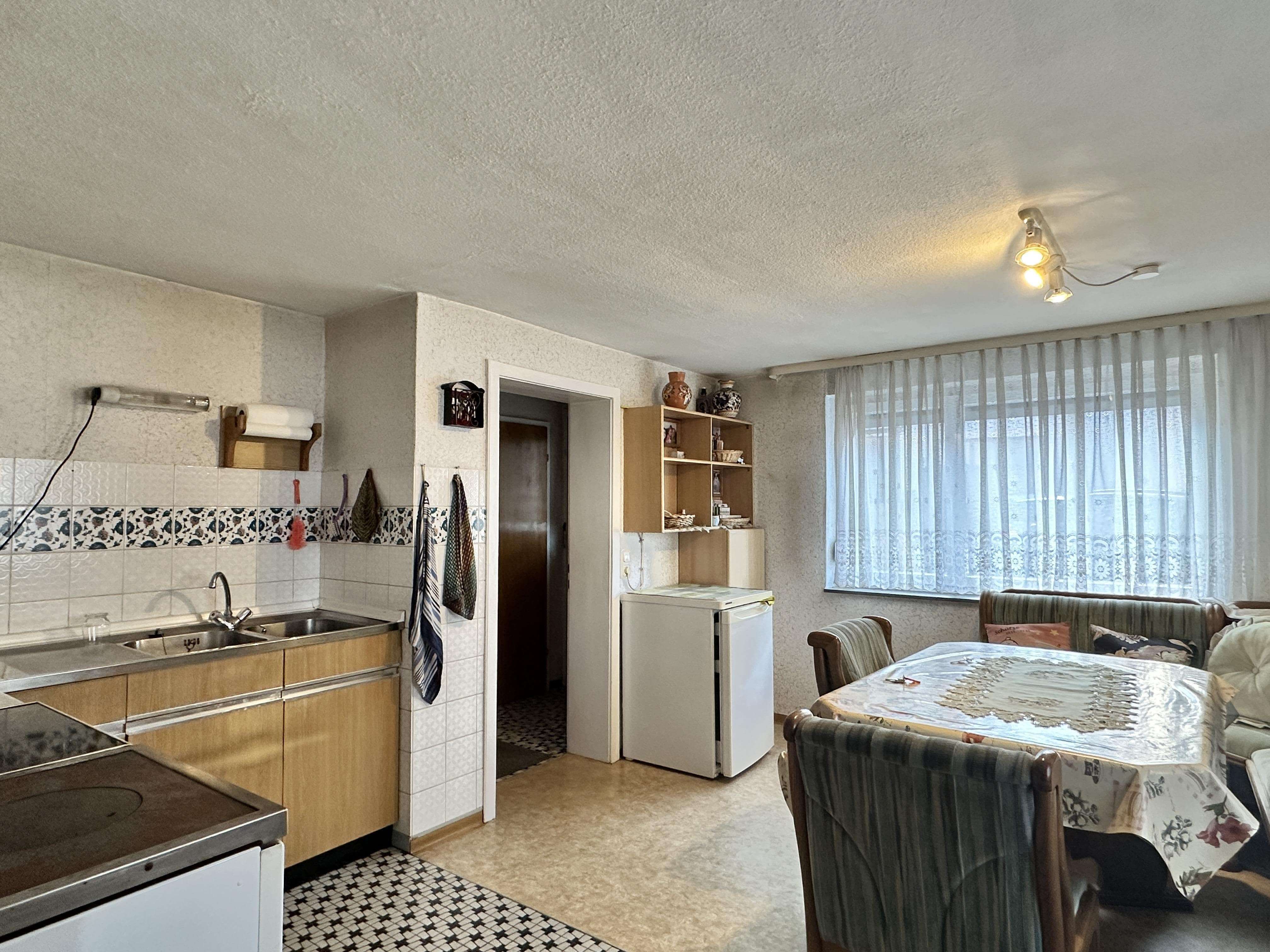 Immobilie in Külsheim - Wohnhaus mit Nebengebäude und Scheune in zentraler Lage von Hundheim
 - Bild 8